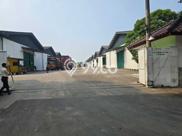Disewakan Gudang di Kawasan Ramai Jatake Luas 12150m2 Disewakan Gudang di Kawasan Ramai Jatake Luas 12150m2