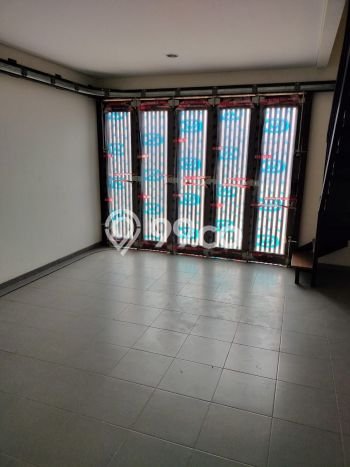 Lokasi terbaik! Rumah siap pakai disewakan di Cikupa LB 233m2 Lokasi terbaik! Rumah siap pakai disewakan di Cikupa LB 233m2