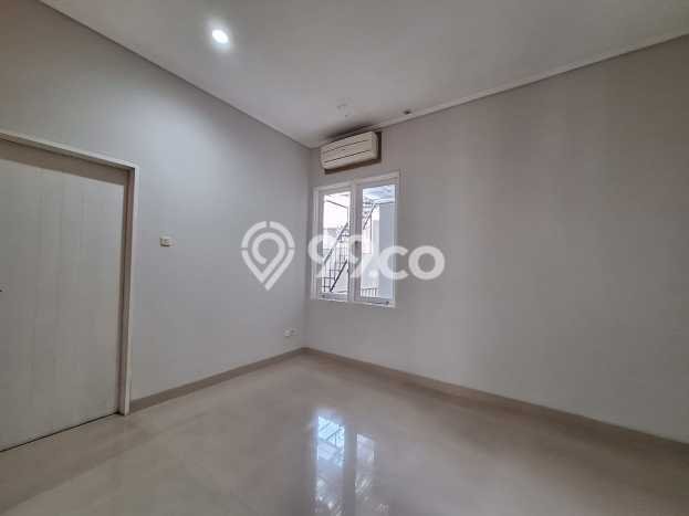 Rumah 4 Kamar Dekat Tempat Strategis di Pondok Indah, Jakarta Selatan Rumah 4 Kamar Dekat Tempat Strategis di Pondok Indah, Jakarta Selatan