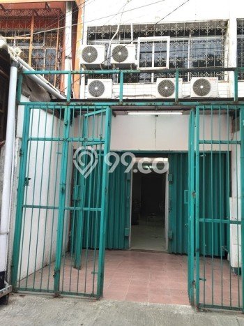 Ruko Disewa di Jakarta Barat dengan LB 180m2 Area Komersial Ramai Ruko Disewa di Jakarta Barat dengan LB 180m2 Area Komersial Ramai