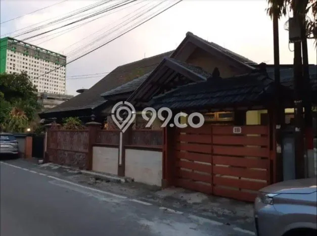 Siap Huni Rumah Mewah 5 Kamar di Menteng Dekat ke Mana Pun Siap Huni Rumah Mewah 5 Kamar di Menteng Dekat ke Mana Pun