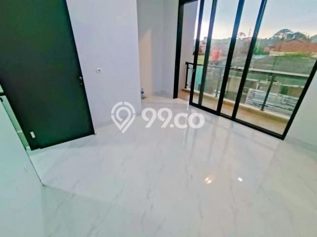 Rumah Luas Asri 3 KT Siap Pakai di Jatiwaringin Jakarta Timur Rumah Luas Asri 3 KT Siap Pakai di Jatiwaringin Jakarta Timur