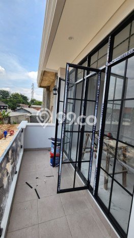 Rumah Strategis Minimalis Lb 80m2 di Ciracas, Jakarta Timur Rumah Strategis Minimalis Lb 80m2 di Ciracas, Jakarta Timur