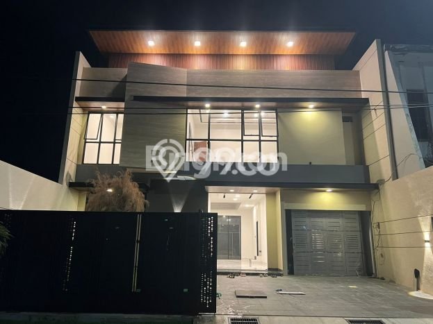 Rumah Luxury Modern Siap Huni di Galaxy Surabaya Rumah Luxury Modern Siap Huni di Galaxy Surabaya