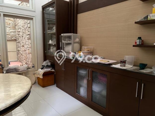 Ready to Use! Luxury House LT 600m2 Desain Elegan di Surabaya Kota Ready to Use! Luxury House LT 600m2 Desain Elegan di Surabaya Kota