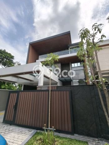 Rumah Mewah LB 600m2 Siap Huni Desain Elegan di Surabaya Kota, Surabaya Rumah Mewah LB 600m2 Siap Huni Desain Elegan di Surabaya Kota, Surabaya