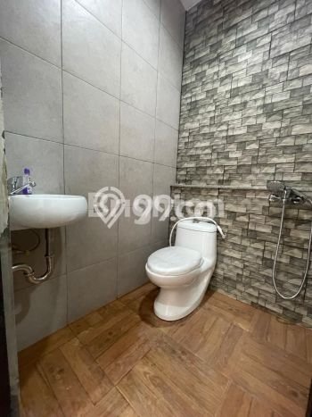 Rumah Luas Asri 5 KT Siap Pakai di Citraland Surabaya Rumah Luas Asri 5 KT Siap Pakai di Citraland Surabaya