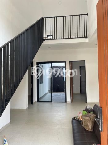 Rumah Luas Asri 5 KT Siap Pakai di Citraland Surabaya Rumah Luas Asri 5 KT Siap Pakai di Citraland Surabaya