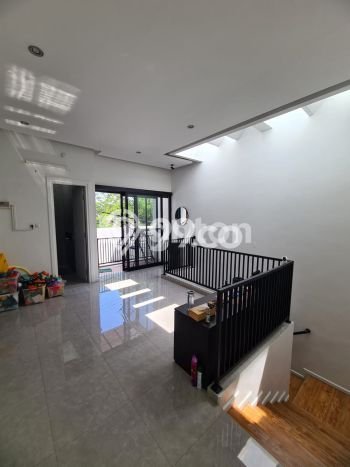 Hot Offer Hunian Premium Ideal dan Luas di Wiyung, Surabaya Hot Offer Hunian Premium Ideal dan Luas di Wiyung, Surabaya