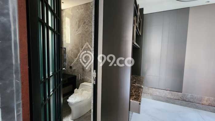 Ready to Use! Premium House LT 425m2 Desain Elegan di Surabaya Kota Ready to Use! Premium House LT 425m2 Desain Elegan di Surabaya Kota