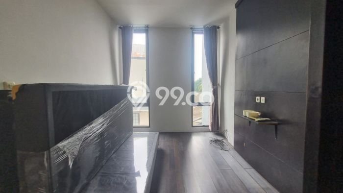 Rumah Elit Modern Tanpa Renovasi di Jati Padang Jakarta Selatan Rumah Elit Modern Tanpa Renovasi di Jati Padang Jakarta Selatan