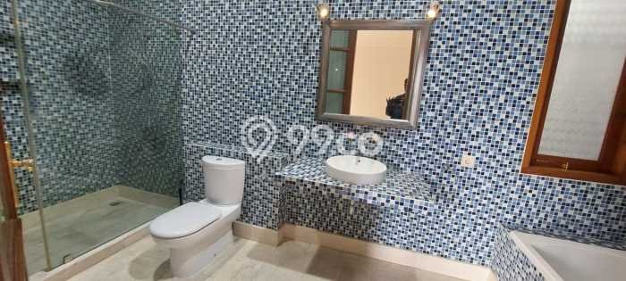 Disewakan! Rumah 5 Kamar Tidur &
4 Kamar Mandi di Kemang, Jakarta Selatan Disewakan! Rumah 5 Kamar Tidur &
4 Kamar Mandi di Kemang, Jakarta Selatan