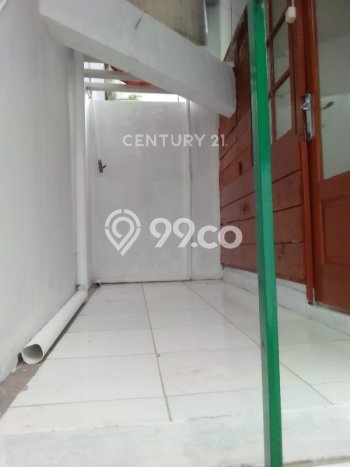 Disewakan! Rumah 4 Kamar Tidur &
2 Kamar Mandi di Setra Duta, Bandung Disewakan! Rumah 4 Kamar Tidur &
2 Kamar Mandi di Setra Duta, Bandung