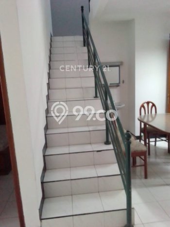 Disewakan! Rumah 4 Kamar Tidur &
2 Kamar Mandi di Setra Duta, Bandung Disewakan! Rumah 4 Kamar Tidur &
2 Kamar Mandi di Setra Duta, Bandung