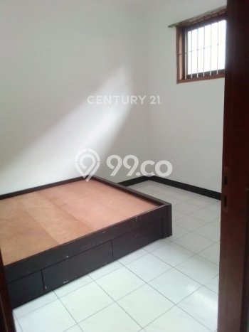 Disewakan! Rumah 4 Kamar Tidur &
2 Kamar Mandi di Setra Duta, Bandung Disewakan! Rumah 4 Kamar Tidur &
2 Kamar Mandi di Setra Duta, Bandung