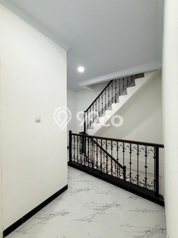 Rumah Luxury Modern Siap Huni di Ragunan Jakarta Selatan Rumah Luxury Modern Siap Huni di Ragunan Jakarta Selatan