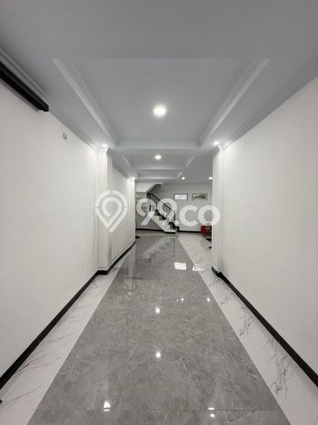 Rumah Luxury Modern Siap Huni di Ragunan Jakarta Selatan Rumah Luxury Modern Siap Huni di Ragunan Jakarta Selatan