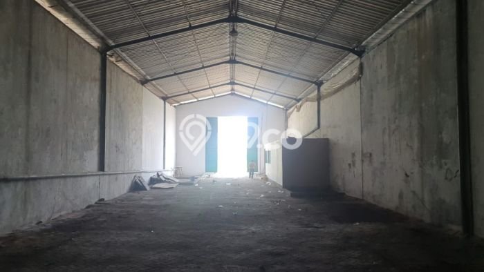 Disewakan Gudang Area Komersial Kawasan Benowo, Luas 400m², Siap Operasi Disewakan Gudang Area Komersial Kawasan Benowo, Luas 400m², Siap Operasi