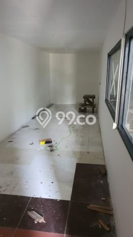 Disewakan Gudang Area Komersial Kawasan Benowo, Luas 400m², Siap Operasi Disewakan Gudang Area Komersial Kawasan Benowo, Luas 400m², Siap Operasi