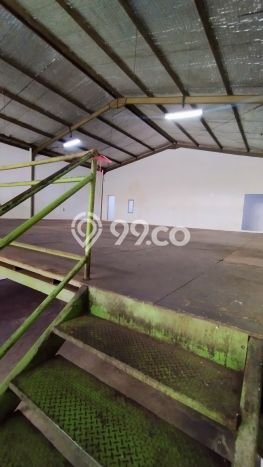 Disewakan Gudang di Kawasan Ramai Kopo Luas 300m2 Disewakan Gudang di Kawasan Ramai Kopo Luas 300m2