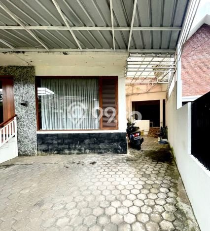 Rumah Elit Modern Tanpa Renovasi di Gunung Batu Bandung Rumah Elit Modern Tanpa Renovasi di Gunung Batu Bandung