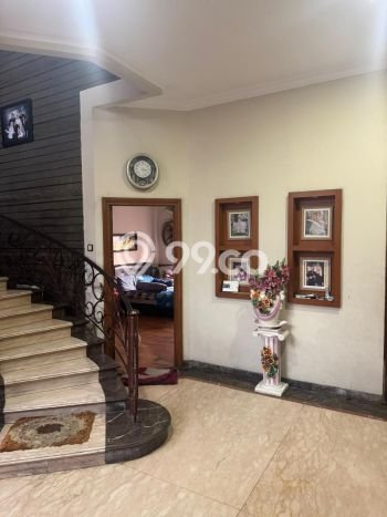 Rumah Mewah LB 234m2 Siap Huni Desain Elegan di Mekar Wangi, Bandung Rumah Mewah LB 234m2 Siap Huni Desain Elegan di Mekar Wangi, Bandung