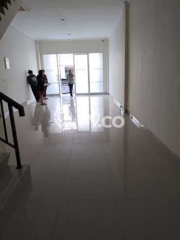 Unit Ruko Disewakan di Green Lake City di Area Ramai & Strategis Unit Ruko Disewakan di Green Lake City di Area Ramai & Strategis