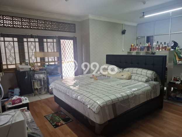 Dijual Rumah Luas Elegan Dengan View Cantik di Duri Kosambi, Jakarta Barat Dijual Rumah Luas Elegan Dengan View Cantik di Duri Kosambi, Jakarta Barat