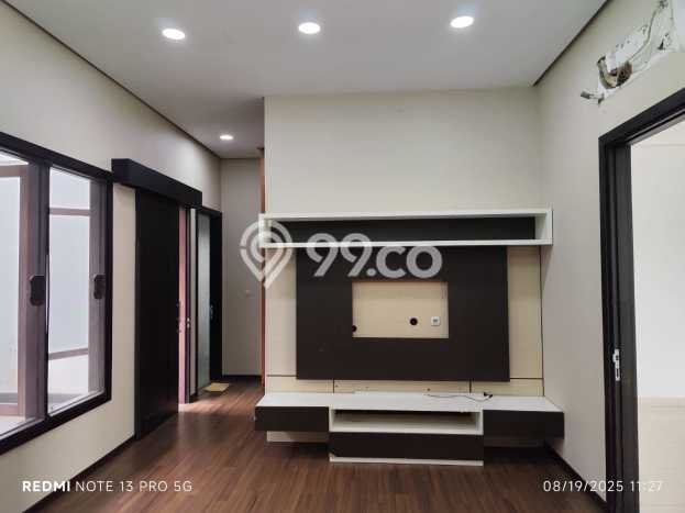 Dijual Rumah Luas Elegan Dengan View Cantik di Taman Grisenda, Jakarta Utara Dijual Rumah Luas Elegan Dengan View Cantik di Taman Grisenda, Jakarta Utara