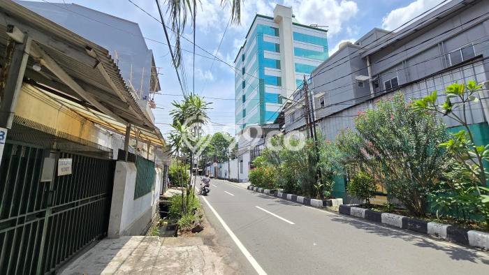 Rumah Mewah Akses Strategis di Jakarta Barat Unfurnished Rumah Mewah Akses Strategis di Jakarta Barat Unfurnished