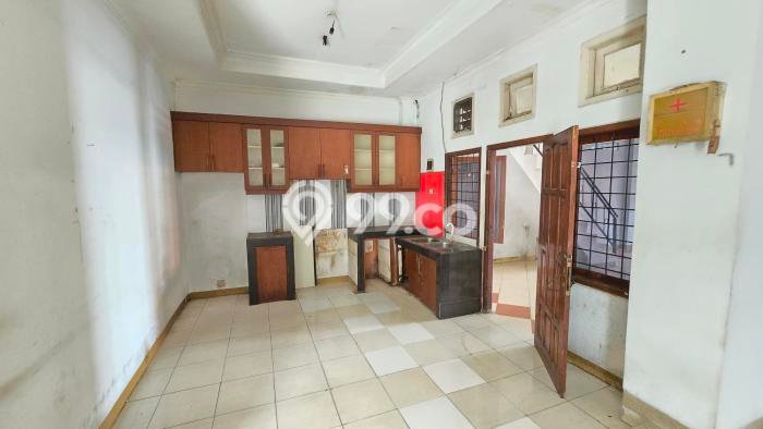 Rumah Luxury Modern Tanpa Renovasi di Joglo Jakarta Barat Rumah Luxury Modern Tanpa Renovasi di Joglo Jakarta Barat