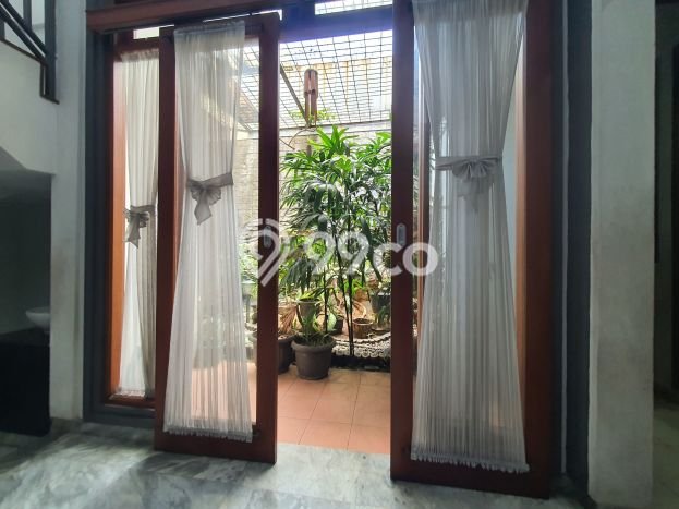 Rumah Elit LB 250m2 Siap Pakai Desain Elegan di Galaxy, Bekasi Rumah Elit LB 250m2 Siap Pakai Desain Elegan di Galaxy, Bekasi