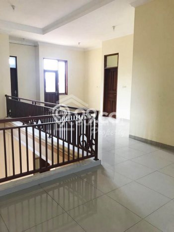 Ready to Use! Premium House LT 340m2 Desain Elegan di Kembang Arum Ready to Use! Premium House LT 340m2 Desain Elegan di Kembang Arum