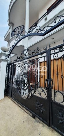 Hunian Elit LB 400m2 Siap Huni Desain Elegan di Lamper, Semarang Hunian Elit LB 400m2 Siap Huni Desain Elegan di Lamper, Semarang