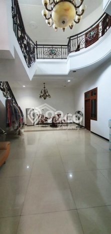 Hunian Elit LB 400m2 Siap Huni Desain Elegan di Lamper, Semarang Hunian Elit LB 400m2 Siap Huni Desain Elegan di Lamper, Semarang