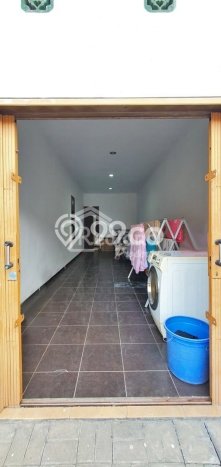 Hunian Elit LB 400m2 Siap Huni Desain Elegan di Lamper, Semarang Hunian Elit LB 400m2 Siap Huni Desain Elegan di Lamper, Semarang