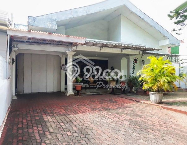 Rumah Elit LB 215m2 Siap Huni Desain Elegan di Peterongan, Semarang Rumah Elit LB 215m2 Siap Huni Desain Elegan di Peterongan, Semarang