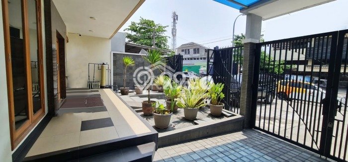 Siap Huni Rumah Mewah 5 Kamar di Semarang Timur Dekat ke Mana Saja Siap Huni Rumah Mewah 5 Kamar di Semarang Timur Dekat ke Mana Saja