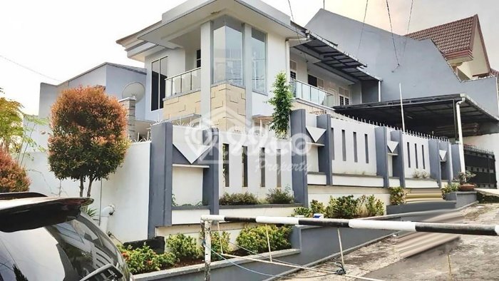 Hot Offer Hunian Mewah Ideal dan Luas di Banyumanik, Semarang Hot Offer Hunian Mewah Ideal dan Luas di Banyumanik, Semarang