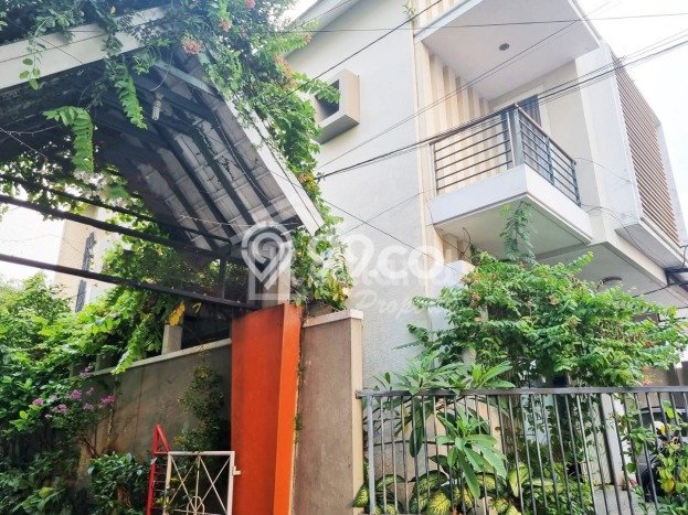 Rumah Elit Modern Siap Huni di Pleburan Semarang Rumah Elit Modern Siap Huni di Pleburan Semarang