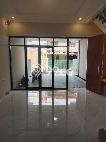 For Sale Rumah 4 Kamar Lokasi Ideal Bagus dan Strategis di Kemayoran For Sale Rumah 4 Kamar Lokasi Ideal Bagus dan Strategis di Kemayoran