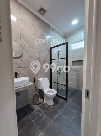 Siap Huni Hunian Elit 8 Kamar di Kelapa Gading Dekat ke Mana Pun Siap Huni Hunian Elit 8 Kamar di Kelapa Gading Dekat ke Mana Pun