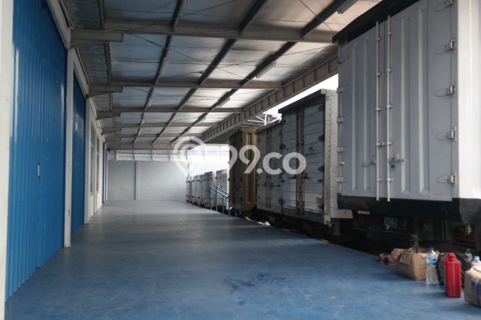 Area Ramai! Gudang Dijual di Cakung untuk Bisnis Luas Bangunan 1500m2 Area Ramai! Gudang Dijual di Cakung untuk Bisnis Luas Bangunan 1500m2