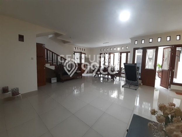 Siap Huni Rumah Mewah 5 Kamar di Kramat Jati Dekat ke Mana Pun Siap Huni Rumah Mewah 5 Kamar di Kramat Jati Dekat ke Mana Pun