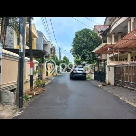 Ready to Use! Luxury House LT 400m2 Desain Modern di Pondok Kelapa Ready to Use! Luxury House LT 400m2 Desain Modern di Pondok Kelapa