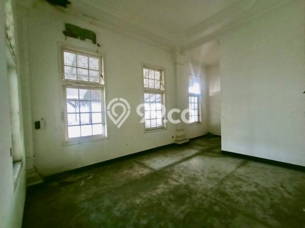 Rumah Mewah Siap Huni LT 2000m2 di Mulyorejo, Surabaya Rumah Mewah Siap Huni LT 2000m2 di Mulyorejo, Surabaya