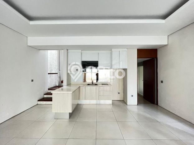 Rumah Halaman Luas Minimalis Modern Tatar Larangtapa KBP, Bandung Rumah Halaman Luas Minimalis Modern Tatar Larangtapa KBP, Bandung