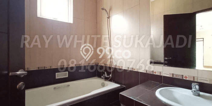 Disewakan! Rumah 5 Kamar Tidur &
4 Kamar Mandi di Kota Baru Parahyangan, Bandung Disewakan! Rumah 5 Kamar Tidur &
4 Kamar Mandi di Kota Baru Parahyangan, Bandung