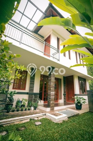Sewa Rumah Harga Terjangkau di Setra Duta Bandung Punya 4 KT Sewa Rumah Harga Terjangkau di Setra Duta Bandung Punya 4 KT