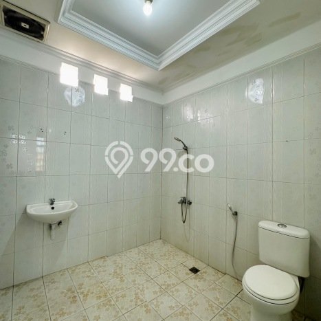 Disewakan! Rumah 5 Kamar Tidur &
4 Kamar Mandi di Cipete, Jakarta Selatan Disewakan! Rumah 5 Kamar Tidur &
4 Kamar Mandi di Cipete, Jakarta Selatan